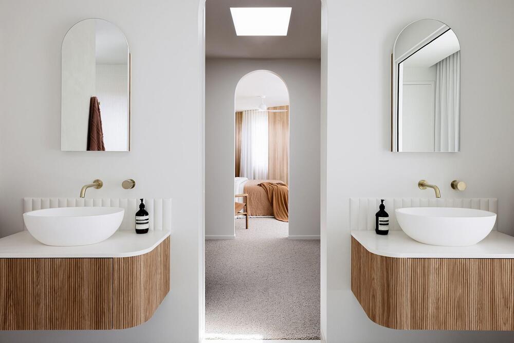 Waverley 750 AD Wall Hung Vanity Centre Bowl Cherry Pie Top - Image 2